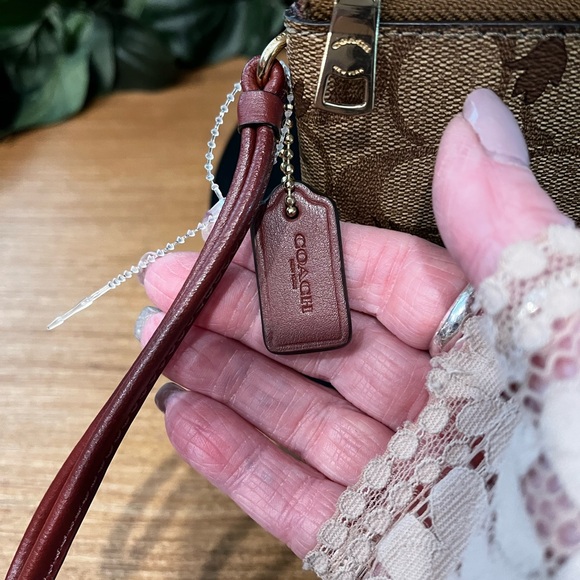 EUC Coach Flower Double Zipper Wristlet - Picture 7 of 7